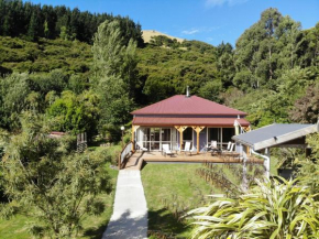 Гостиница Koromiko Cottage at Lochsloy Farmstay Little River  Литл Ривер